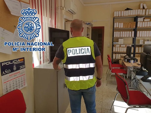 Desmantelado el laboratorio gráfico más activo de Andalucía en la producción de billetes de 50 y 20 euros falsos.