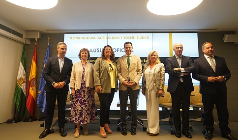 Juanma Moreno señala que el agua es un asunto de Estado y apuesta por establecer políticas que sean fruto del diálogo para hacer frente a la sequía.