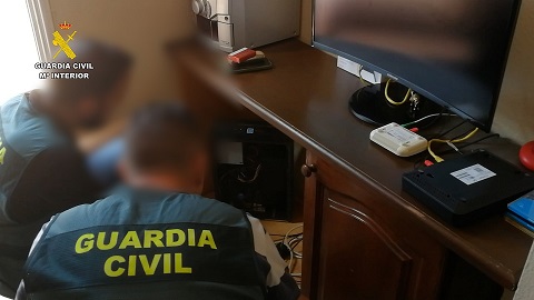 Tres detenidos por estafar a 170 personas a través de los SMS masivos que simulan ser de un banco.