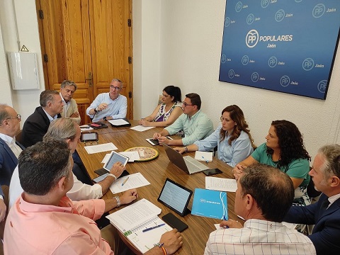 El PP defiende la construcción de nuevos parques de bomberos en la provincia, pero advierte del “riesgo” de no dotarlos de personal.