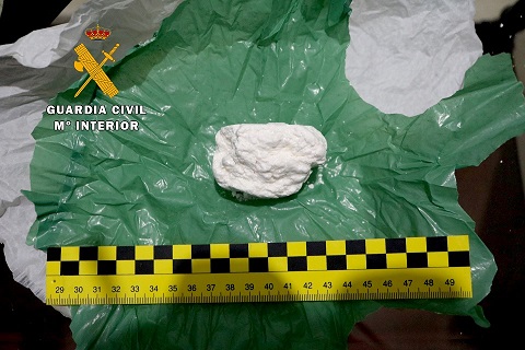 La Guardia Civil detiene a cuatro personas e investiga a otras dos como presuntos autores de un Delito de Tráfico de Drogas.