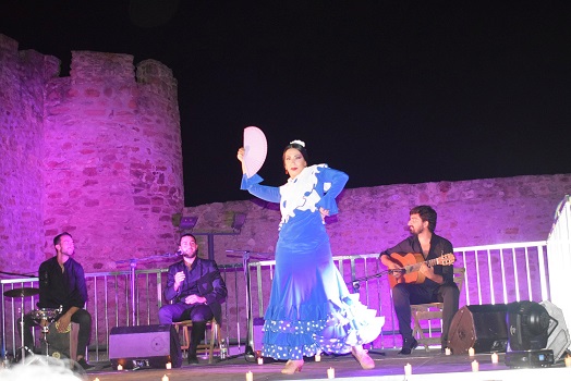 La bailaora Carmen Álvarez actuó en el Castillo de Lopera dentro del programa “Noches de Luz en los Castillos de Jaén”.