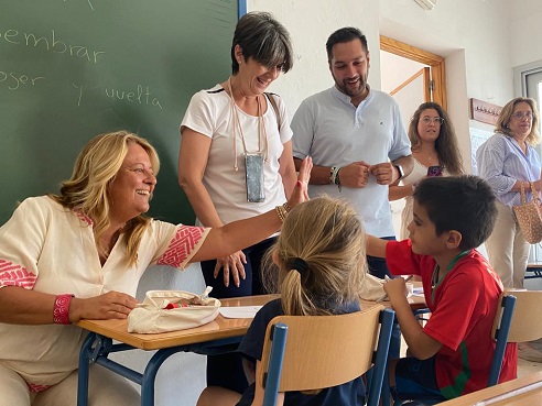 La delegada de Inclusión Social comparte una jornada con los menores de la escuela de verano de Andújar.