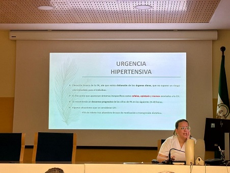 El Hospital de Linares forma a sus nuevos residentes en el abordaje de patologías urgentes.