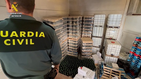 Inmovilizados más de 143.000 litros de aceite que se vendían como virgen extra en Sevilla.