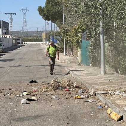 El Ayuntamiento de Andújar concluye el plan de choque de limpieza y desbroce en el polígono Ave María.