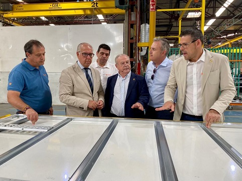 El delegado del Gobierno destaca la capacidad exportadora de empresas como Liderkit para el desarrollo de Jaén.