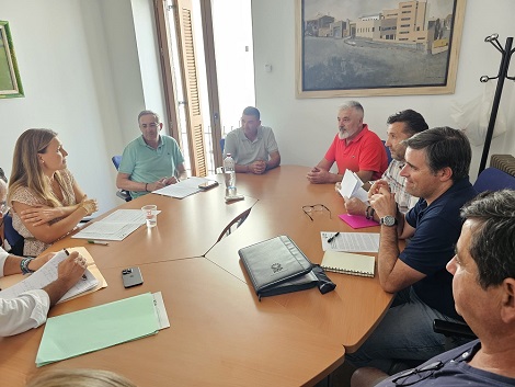 La delegada de Sostenibilidad traslada a UPA las herramientas para evitar daños de fauna cinegética en las explotaciones agrícolas.