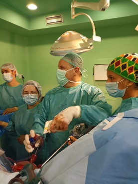 El Hospital de Jaén incorpora la cirugía endoscópica por orificio natural en Ginecología.