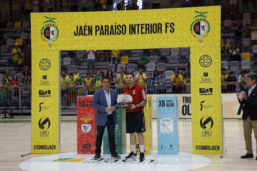 El Benfica se alza con el XII Trofeo del Olivo de fútbol sala que patrocina la Diputación.