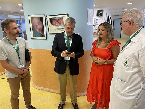 El Hospital Universitario de Jaén renueva los suelos de la UCI de Pediatría.