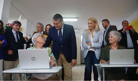 La red Vuela Guadalinfo da servicio digital y formación a casi 192.000 personas en el primer semestre de 2023.