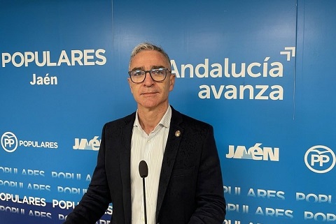 Camacho: “Seguimos poniendo alfombra roja a los autónomos en Andalucía”.