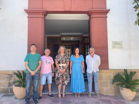 La subdelegada destaca que el Programa de Alfabetización Digital del PFEA ha formado a más 400 mujeres en Lopera.