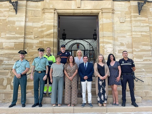 La subdelegada preside la Junta Local de Seguridad de Porcuna para analizar el inicio de la campaña de recolección de la aceituna.