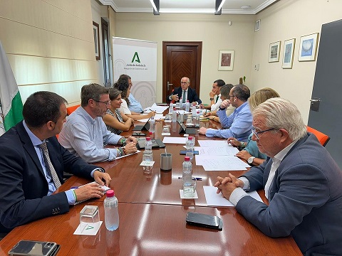 El delegado del Gobierno Andaluz, Jesús Estrella, ha presidido la reunión de coordinación con los delegados territoriales.