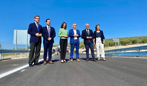 La Junta pone en servicio el acceso directo al Parque Geolit desde la autovía A-44.