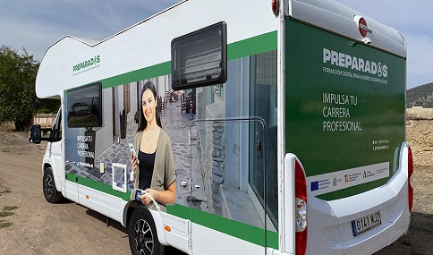 Unas 10.000 mujeres de zonas rurales participan en el programa de formación digital ‘Preparadas’.