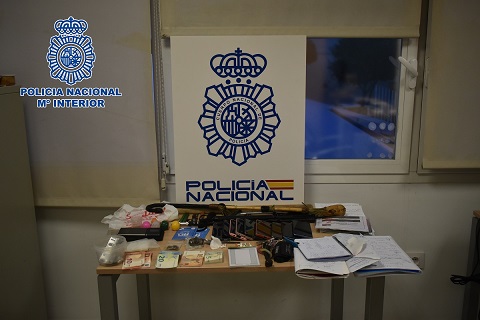 La Policía Nacional detiene a cuatro miembros de un grupo organizado familiar que extorsionaba con violencia a ciudadanos.