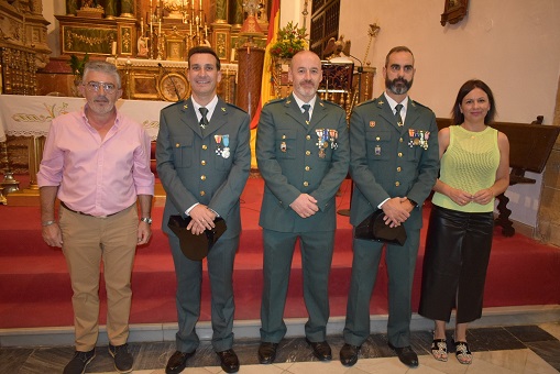 La Iglesia Parroquial de Lopera acogió hoy una misa en honor a la Virgen del Pilar, patrona de la Guardia Civil.
