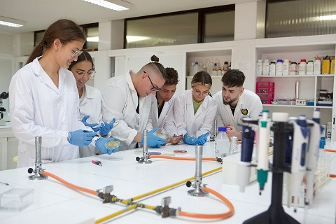 La Junta acerca el mercado laboral al alumnado de FP dual con proyectos específicos de formación.