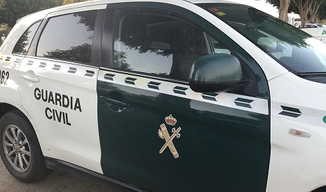 La Guardia Civil investiga al presunto autor de un Delito de Maltrato Animal.