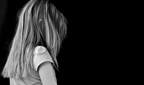 Los menores huérfanos por violencia de género recibirán desde 2024 una ayuda de 5.000 euros.