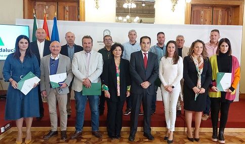 La Junta destina más de 2,5 millones a 98 pequeños municipios para mejorar servicios y fijar la población.