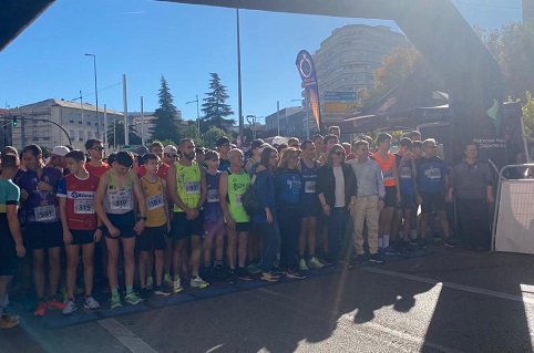 El delegado de Desarrollo Educativo aplaude el fomento de la solidaridad y el espíritu deportivo de la Carrera Popular por la Paz.