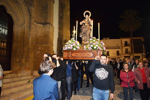 La imagen de Santa Cecilia procesionó por las calles de Lopera.