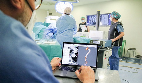 Andalucía aumenta el gasto por habitante en sanidad un 45% desde 2018 hasta los casi 1.700 euros.