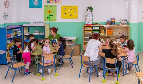 La Consejería de Desarrollo Educativo acuerda mejoras en el calendario escolar de las Escuelas Infantiles.