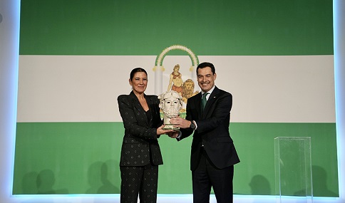 Juanma Moreno apela en el 4D a la unidad de los andaluces en defensa de su prosperidad y de los objetivos comunes.