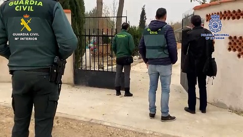 La Guardia Civil y la Policía Nacional desarticulan una organización criminal dedicada a la trata de seres humanos con fines de explotación sexual y liberan a doce víctimas.