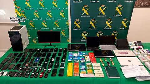 Desarticulada una organización criminal que habría estafado más de 6 millones de euros a través de Internet.