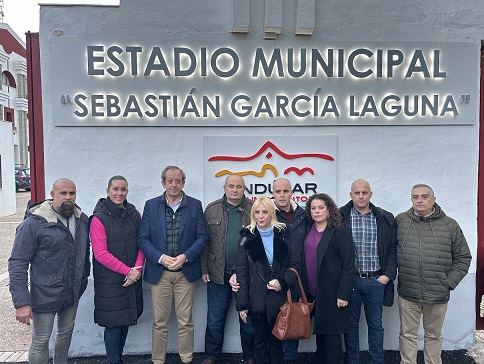 El nombre de Sebastián García Laguna ya luce en el Estadio Municipal de Andújar.
