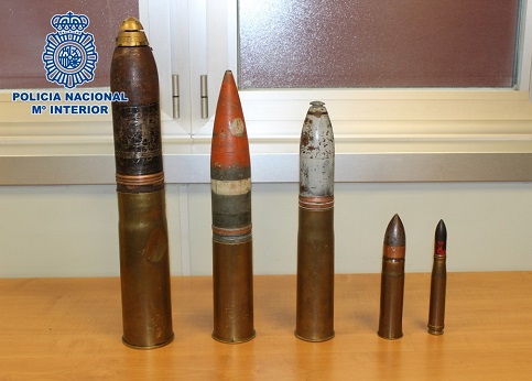 La Policía Nacional ha intervenido cinco proyectiles de artillería de la Guerra Civil encontrados en una vivienda de Andújar.