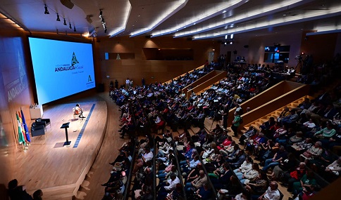 Loles López llama a las entidades a participar en los premios ‘Andalucía + Social’.