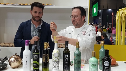 La Diputación muestra las bondades de la gastronomía jiennense en un showcooking en el marco de Fitur 2024.