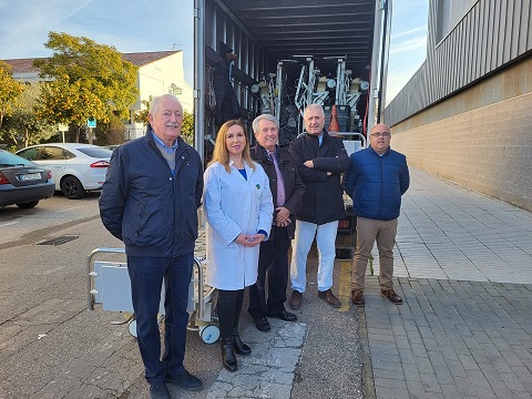 Los hospitales de Úbeda, Linares y Andújar entregan 24 camas a la ONG  ‘Misioneras Cruzadas de la Iglesia’.