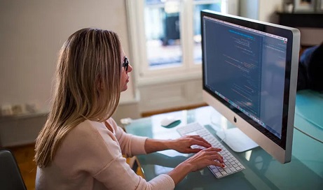 La Junta destina 2,3 millones a ayudas a la contratación indefinida de 835 jiennenses.