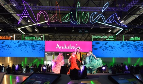 El delegado de Turismo subraya el compromiso con el sector turístico a la hora de planificar la presencia en Fitur.