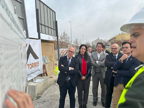 La Junta comienza a cimentar la estructura de la nueva oficina que el Servicio Andaluz de Empleo (SAE) comenzó a edificar hace tres meses.