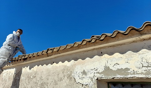 La Junta invierte dos millones en retirar amianto de instalaciones de los parques naturales de Andalucía.