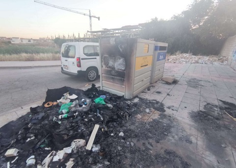 Resurja registra en 2023 el incendio de 380 contenedores por el depósito de cenizas encendidas y actos de vandalismo.