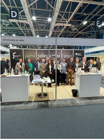 Diputación promociona los AOVE Jaén Selección y los productos Degusta Jaén en la World Olive Oil Exhibition.
