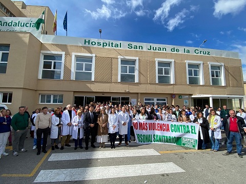 Salud condena la agresión física y verbal a una enfermera en Santiago de la Espada.