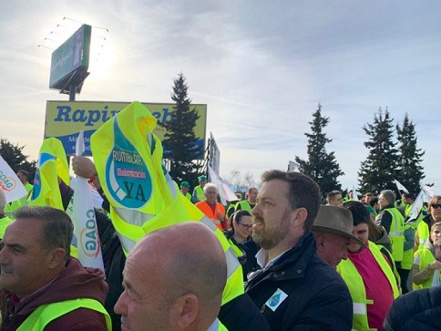 El concejal de Agricultura de Andújar, Luis Villa, se une a los agricultores en Guarromán para reivindicar sus derechos y apoyar la modernización del Rumblar.