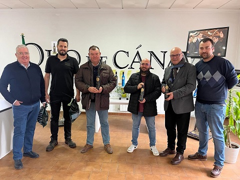 El subdelegado indica que la promoción del aceite de oliva es una prioridad para el Gobierno de España.