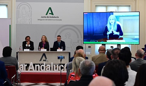 Educación aumentará las restricciones del uso de móviles en las aulas como propone el Consejo Escolar.